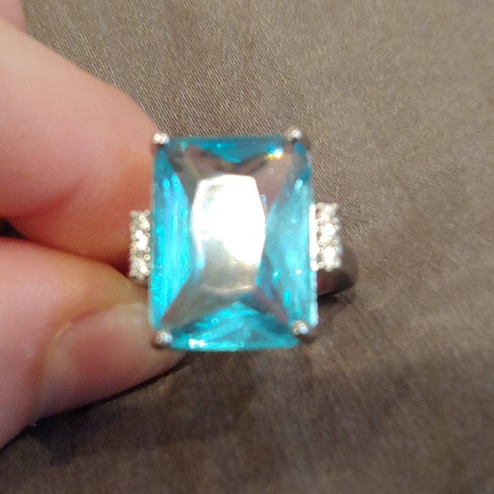 New gorgeous stamped S925 blue Aquamarine ring
